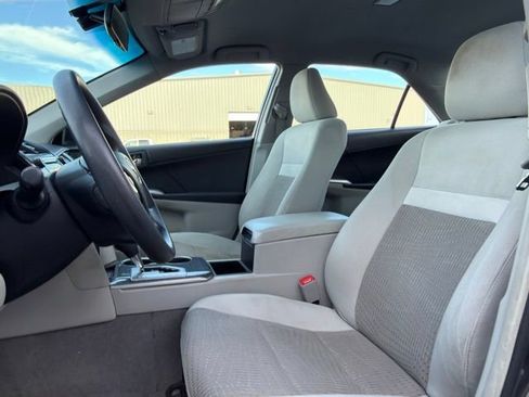 Used 2012 Toyota Camry LE FWD image 16