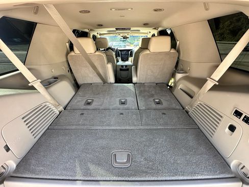Used 2017 Cadillac Escalade Luxury AWD/4WD image 27