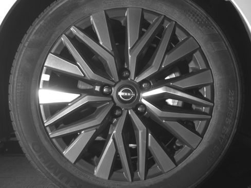 Used 2025 Nissan Altima 2.5 SV FWD image 13