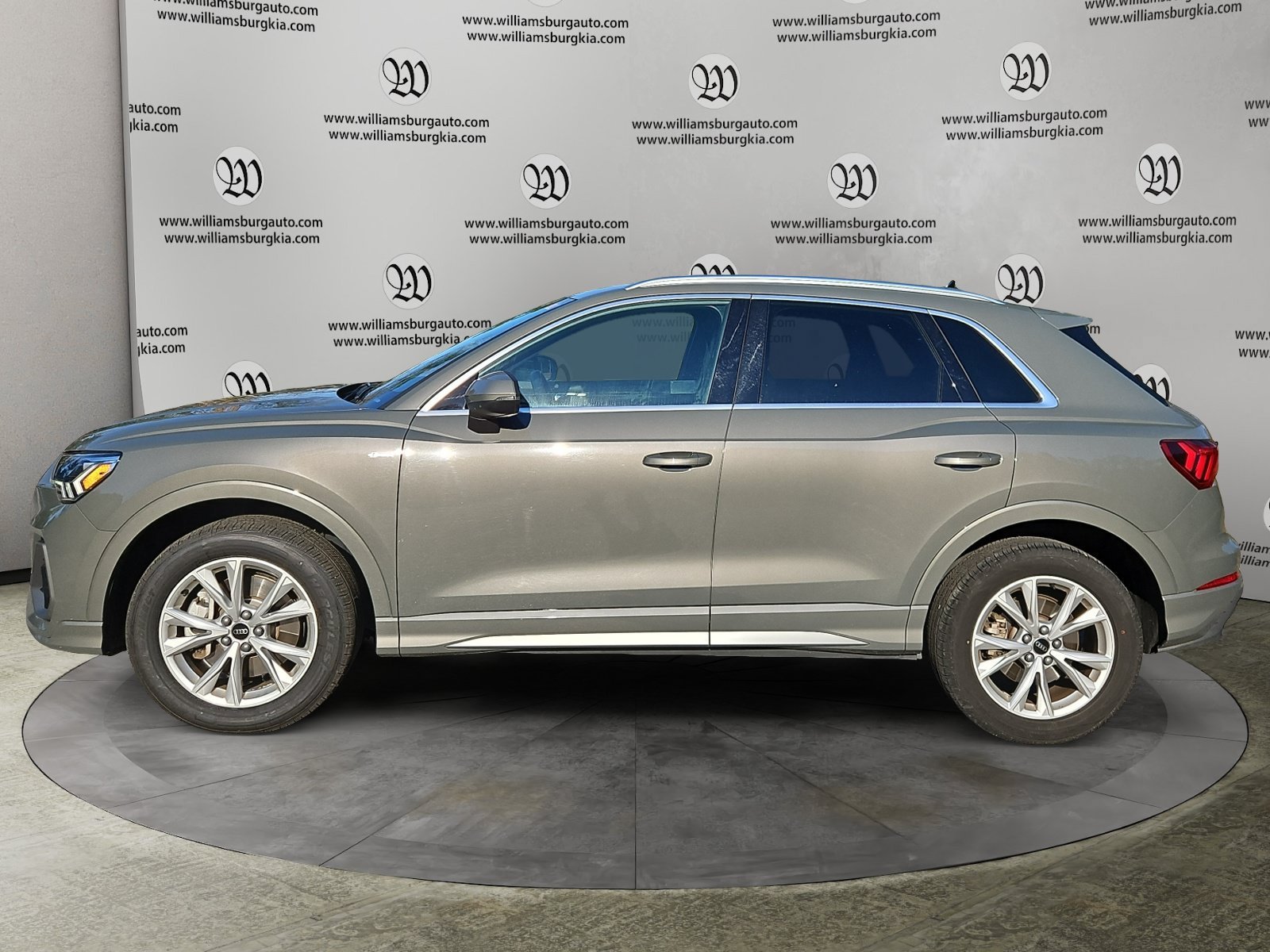 Used 2025 Audi Q3 2.0T Premium AWD/4WD image 2