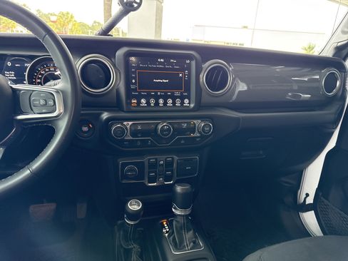 Used 2023 Jeep Gladiator Overland image 34