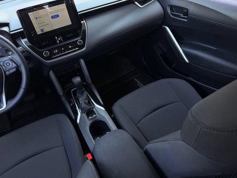 Used 2025 Toyota Corolla Cross LE AWD/4WD image 11