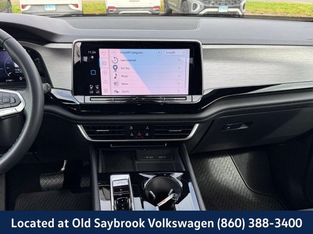 Certified 2024 Volkswagen Atlas Cross Sport SE AWD/4WD image 15