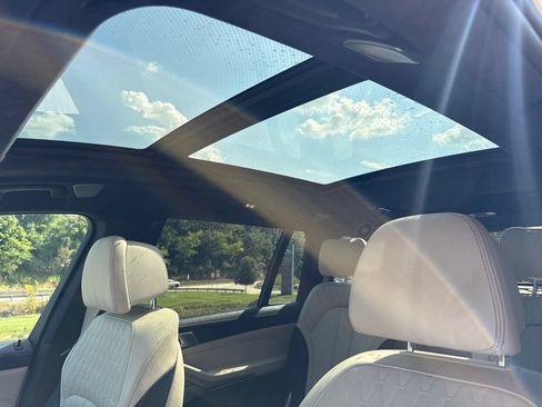 Used 2020 BMW X7 M50i w/ Dynamic Handling Package AWD/4WD image 11