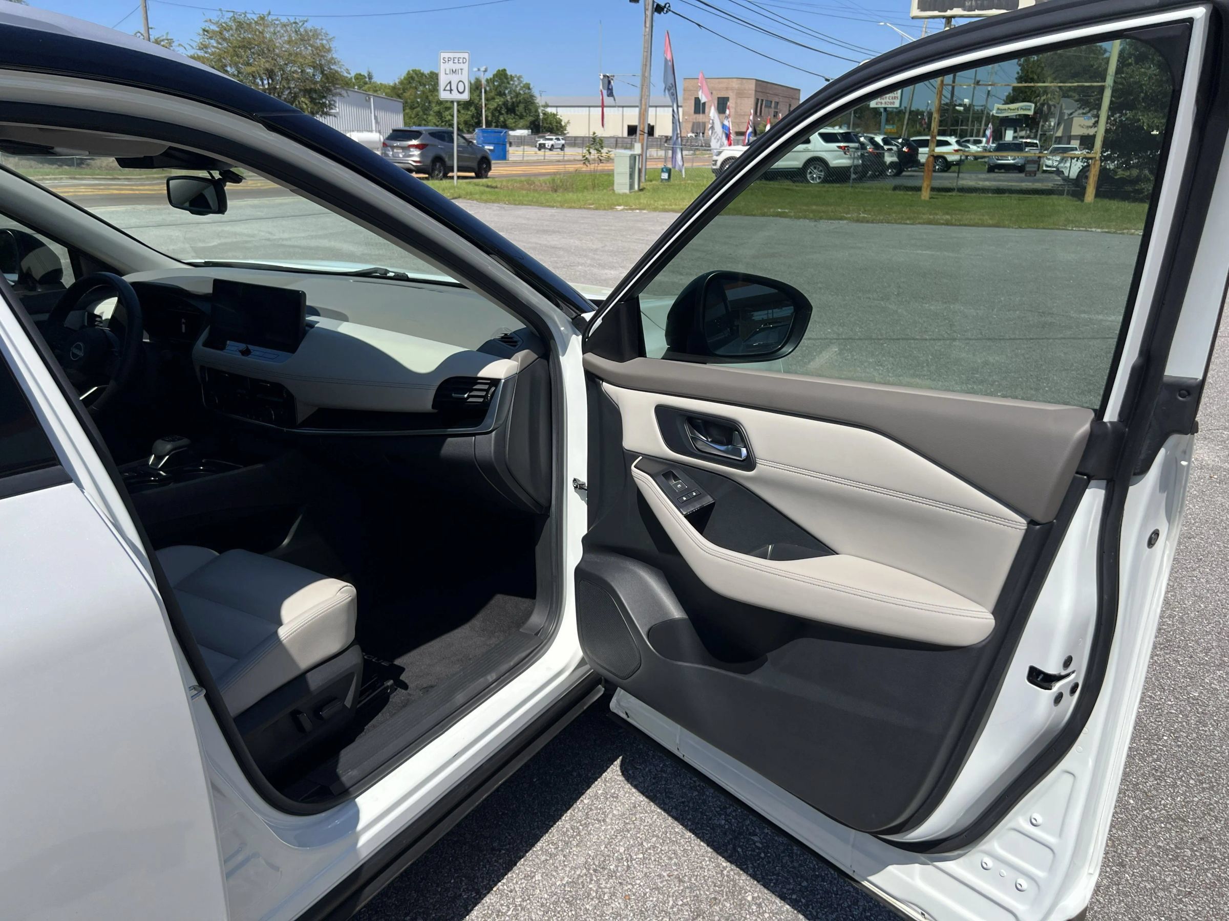 Used 2024 Nissan Rogue SL w/ SL Premium Package FWD image 14