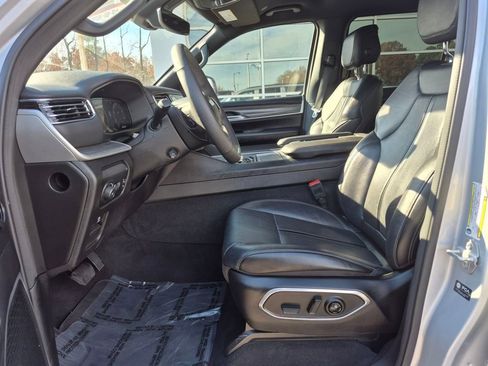 Used 2024 Jeep Wagoneer Series III image 2