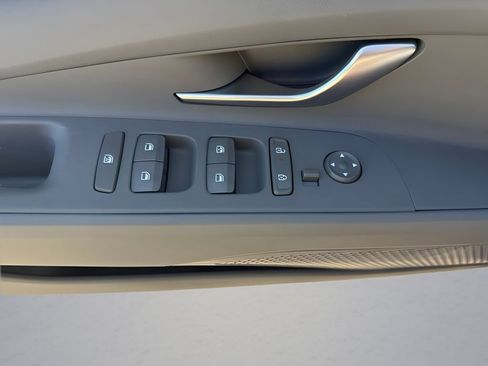 Used 2026 Hyundai Elantra Sport FWD image 25