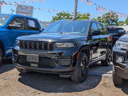Used 2023 Jeep Grand Cherokee Altitude