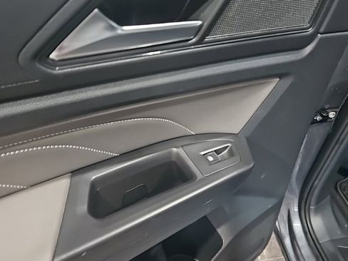 Used 2023 Volkswagen Atlas SE image 23