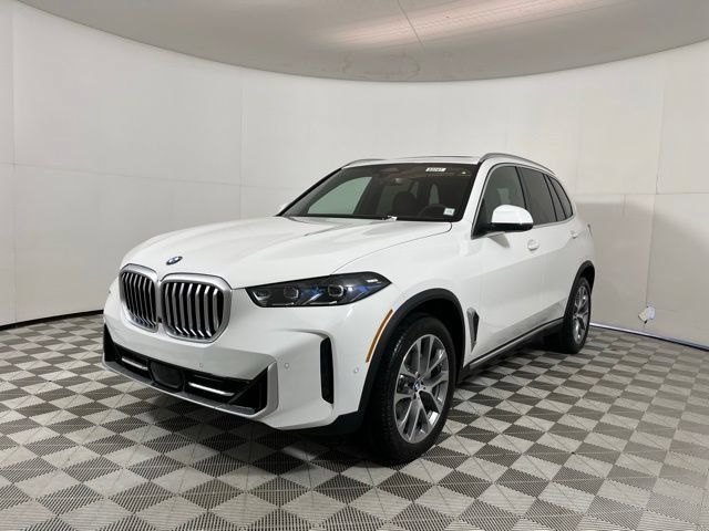Used 2026 BMW X5 xDrive40i w/ Parking Assistance Package AWD/4WD image 3