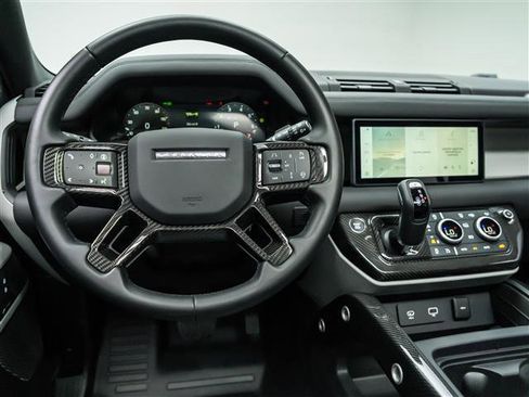 New 2024 Land Rover Defender 110 S image 20