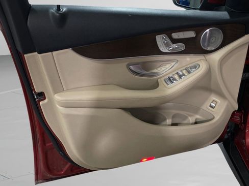 Used 2018 Mercedes-Benz GLC 300 4MATIC image 19