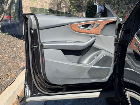 Used 2019 Audi Q8 Premium Plus w/ Premium Plus image 28