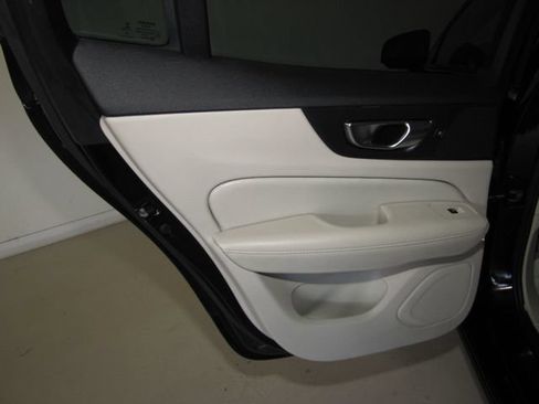 Used 2020 Volvo S60 T5 Momentum w/ Premium Package FWD image 14