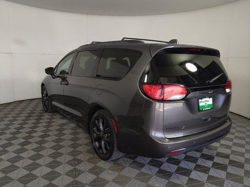 Used 2018 Chrysler Pacifica Limited w/ S Appearance Package FWD image 5