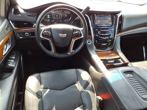 Used 2019 Cadillac Escalade Luxury RWD image 13