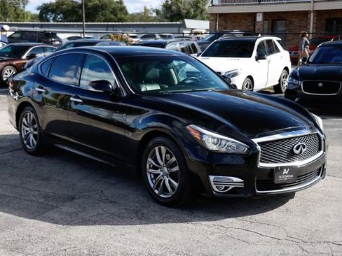 Used 2017 INFINITI Q70 3.7 image 17
