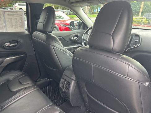 Used 2020 Jeep Cherokee Latitude Plus w/ Cold Weather Group AWD/4WD image 12