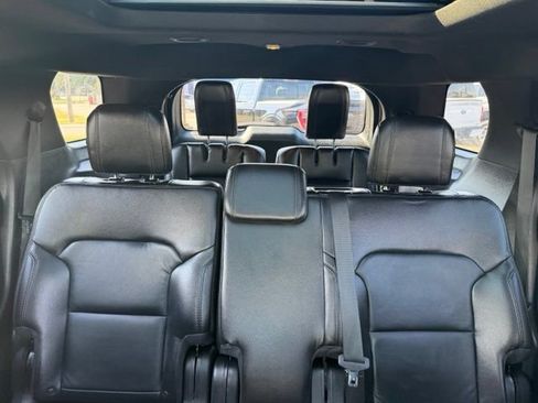 Used 2018 Ford Explorer XLT w/ Equipment Group 202A AWD/4WD image 30