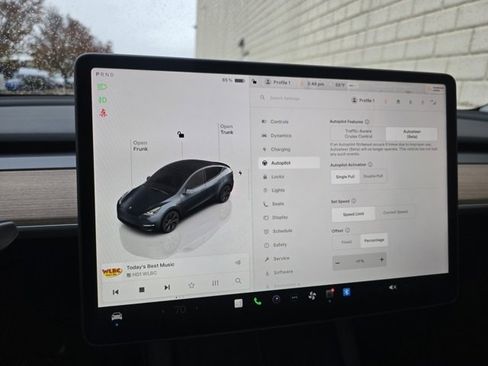 Used 2024 Tesla Model Y Long Range image 48