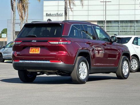 Used 2023 Jeep Grand Cherokee Laredo AWD/4WD image 3