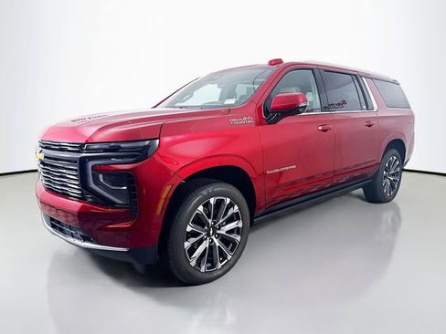 Used 2025 Chevrolet Suburban High Country image 3