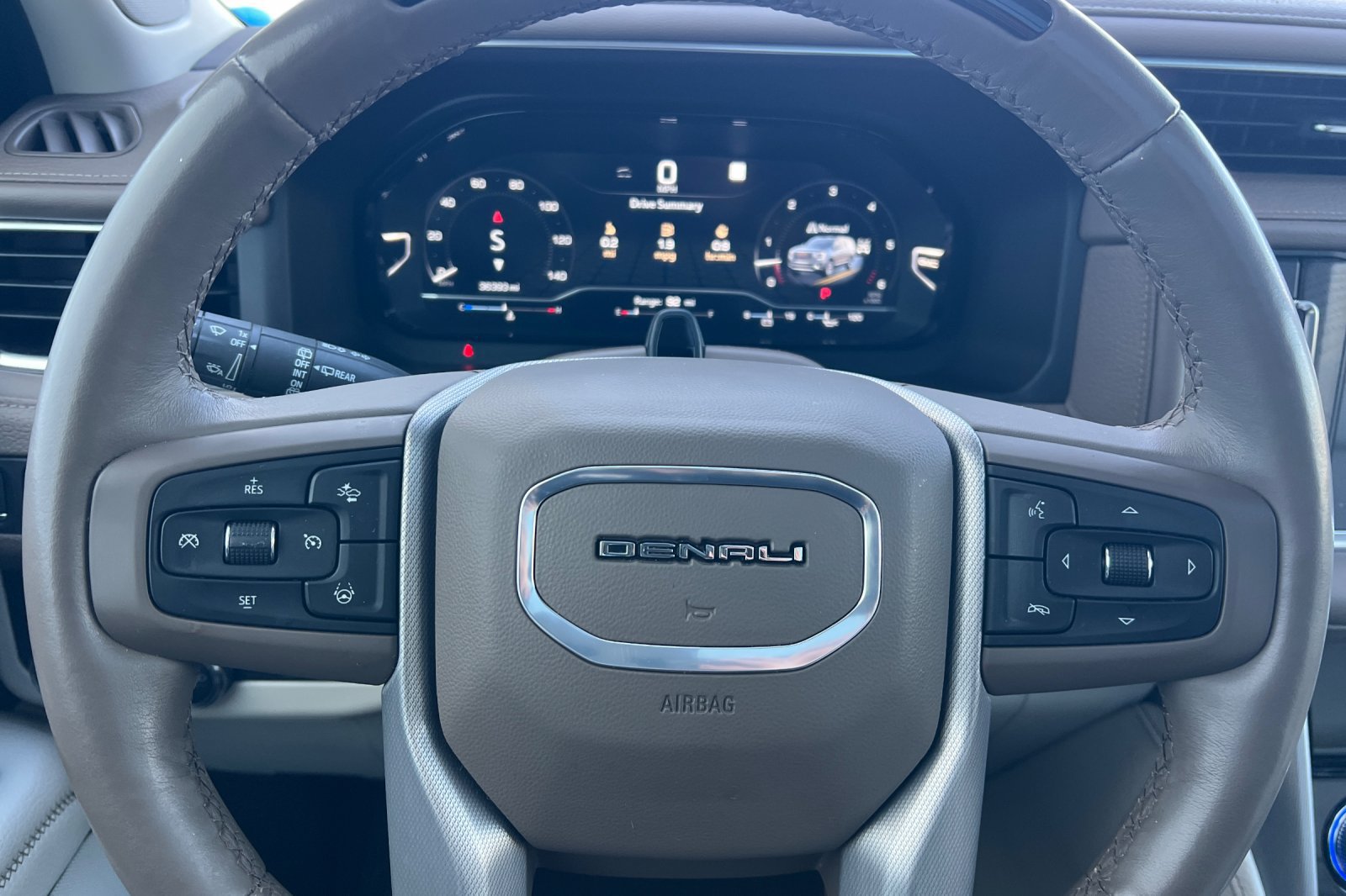 Used 2024 GMC Yukon XL Denali w/ Advanced Technology Package AWD/4WD image 23
