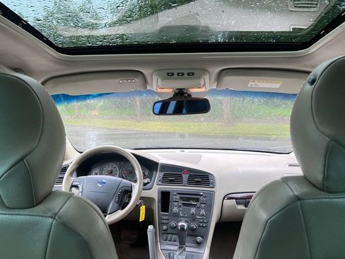 Used 2004 Volvo V70 AWD/4WD image 11