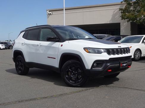 Used 2024 Jeep Compass Trailhawk AWD/4WD image 5