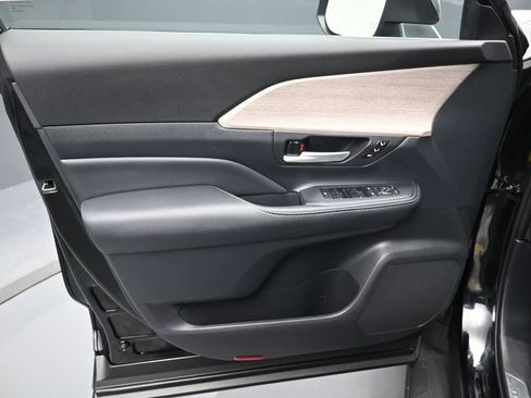 Certified 2026 Toyota Grand Highlander Platinum image 13