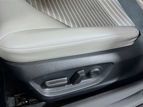 Certified 2023 Toyota Camry SE FWD image 17