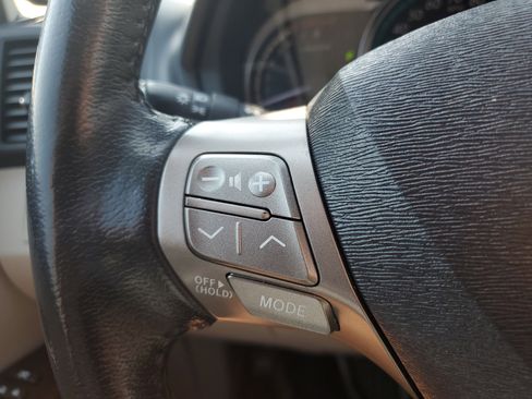 Used 2011 Toyota Venza AWD w/ Comfort Pkg image 18