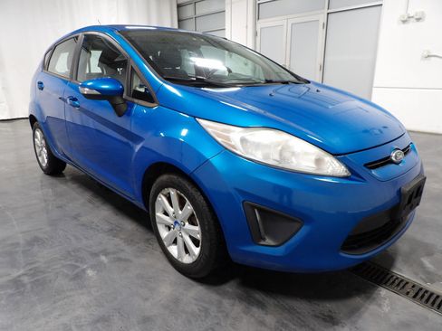 Used 2013 Ford Fiesta SE image 1