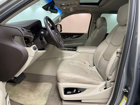 Used 2017 Cadillac Escalade Luxury image 16