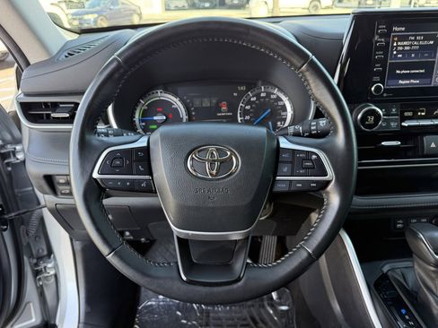 Certified 2022 Toyota Highlander XLE image 24