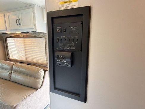 Used 2016 Ford E-450 and Econoline 450 Super Duty w/ Motorhome Prep Package image 14