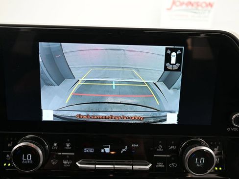 Used 2024 Toyota Highlander Limited image 18