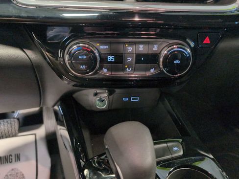 Used 2025 Chevrolet Trax RS w/ Driver Confidence Package image 17
