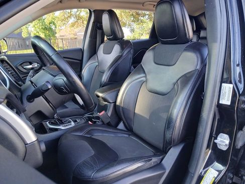 Used 2018 Jeep Cherokee Latitude Plus FWD image 13