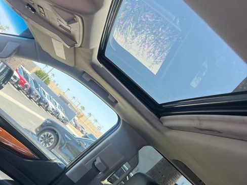 Used 2019 Cadillac Escalade ESV Luxury w/ Escalade Sport Edition AWD/4WD image 39