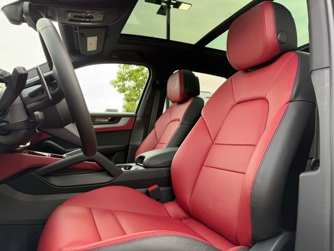 Used 2026 Porsche Cayenne image 5