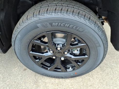 New 2026 Jeep Grand Cherokee Altitude image 19