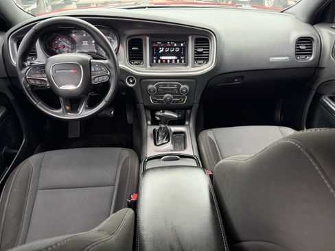 Used 2020 Dodge Charger SXT w/ Blacktop Package RWD image 13