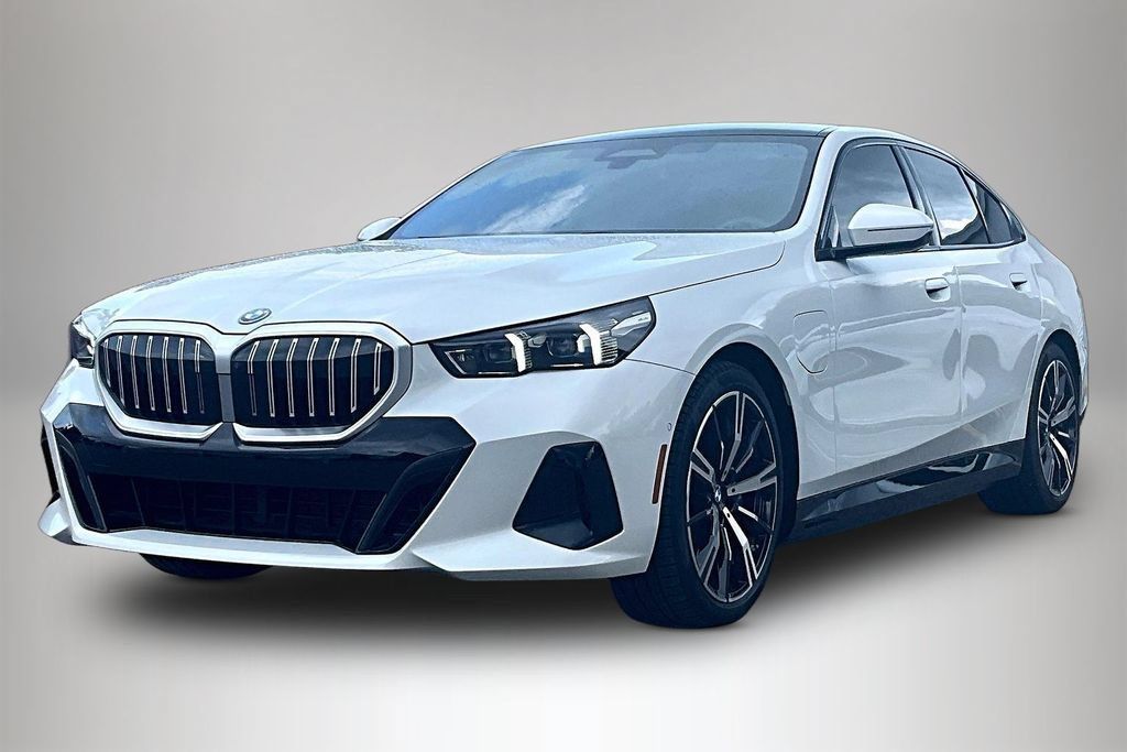 Used 2026 BMW 550e xDrive AWD/4WD image 2