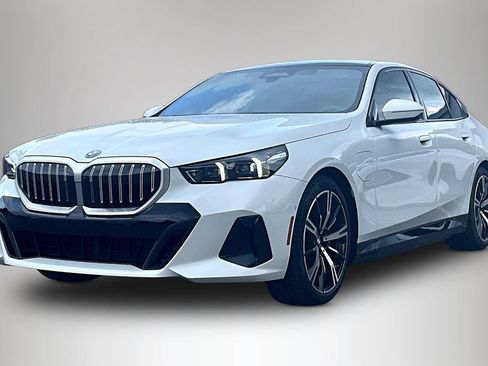 Certified 2026 BMW 550e xDrive AWD/4WD image 2