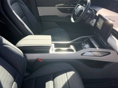 Used 2025 Lincoln Nautilus Reserve AWD/4WD image 48