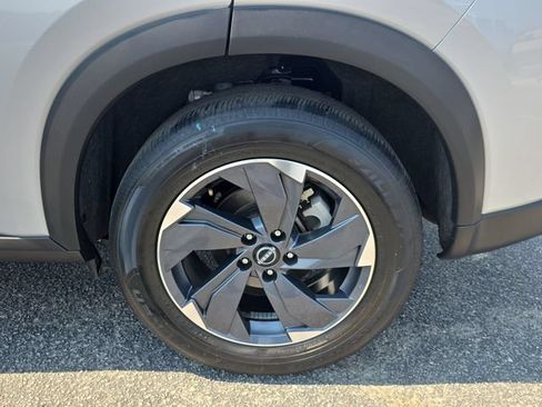 Used 2025 Nissan Rogue SV FWD image 33