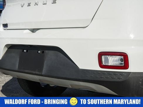 Used 2024 Hyundai Venue SEL image 7