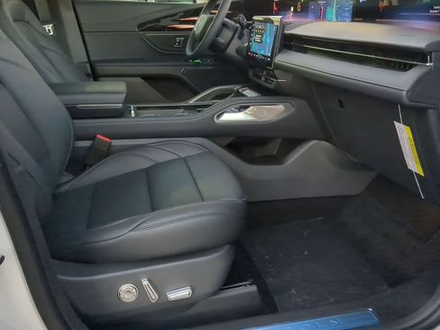 New 2026 Lincoln Nautilus Premier AWD/4WD image 23