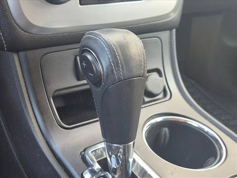 Used 2015 GMC Acadia SLE FWD image 7